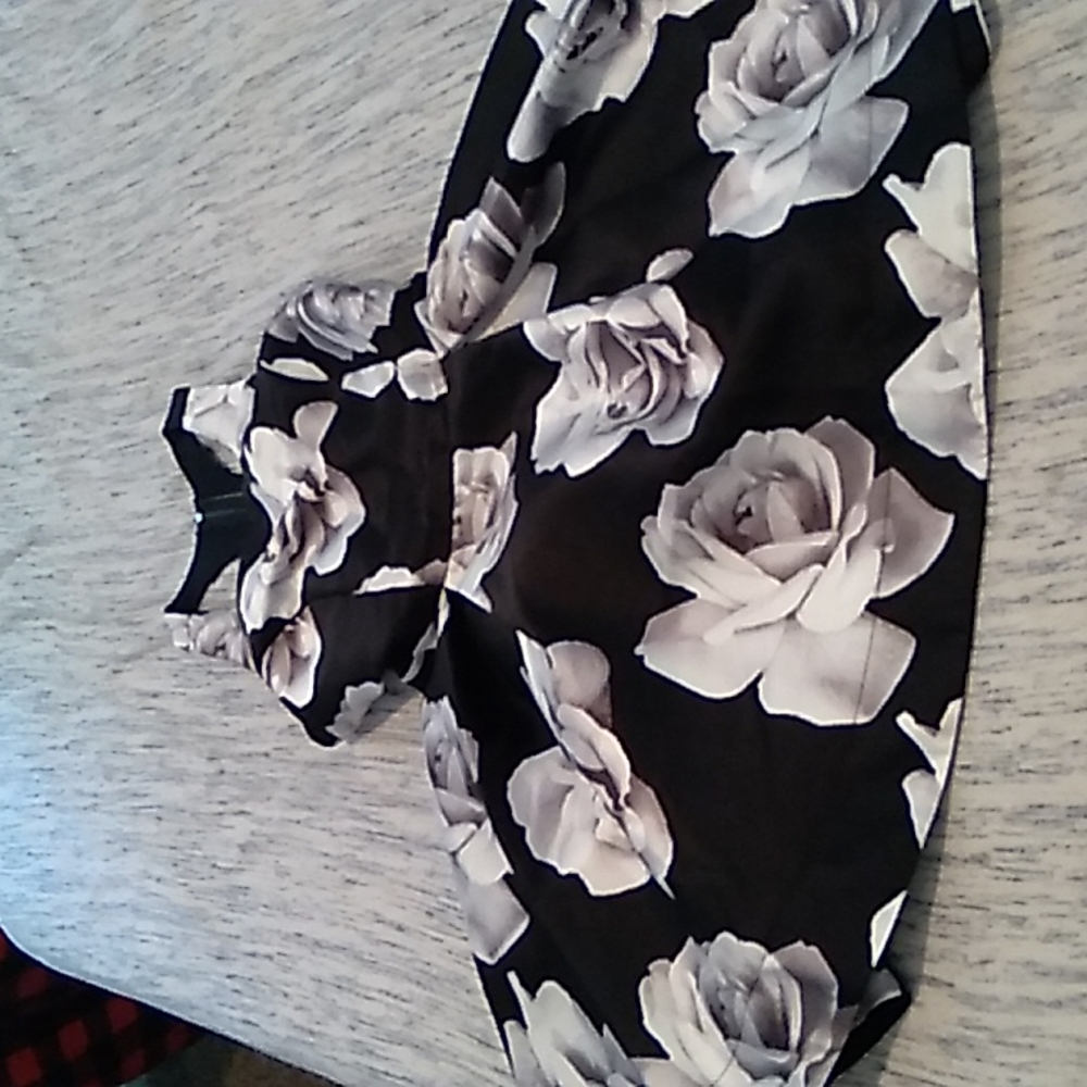 Size 9 black and white